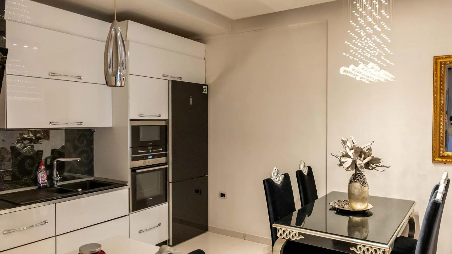 아파트 Tirent Apartment-Spacious 2-Bedroom Stay In Delijorgji 티라나